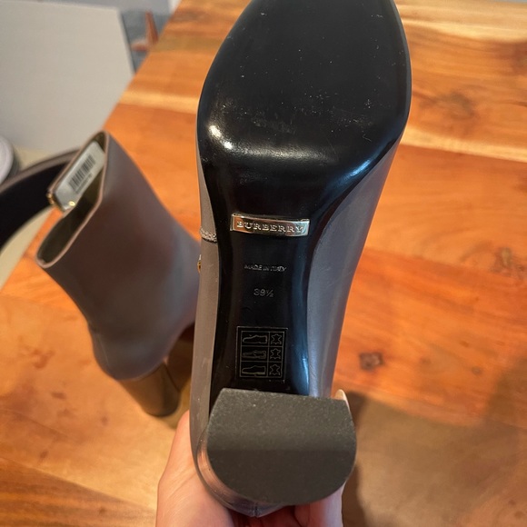 BURBERRY Boots Size 39.5 - never been worn - Picture 3 of 4